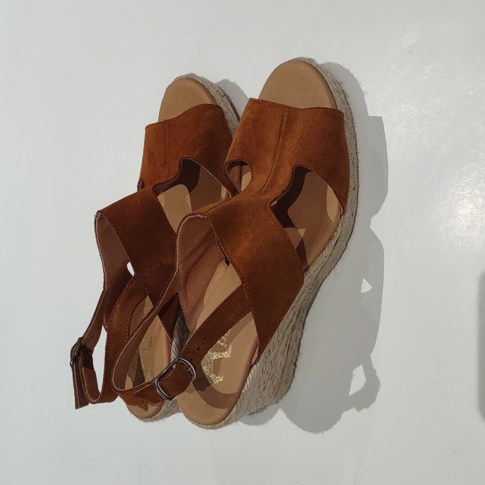 Beautiful sandals by paseart☘️☘️☘️